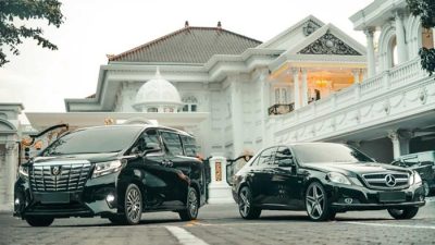 Liburan yang Lebih Berkelas dengan Rental Mobil Mewah di Yogyakarta